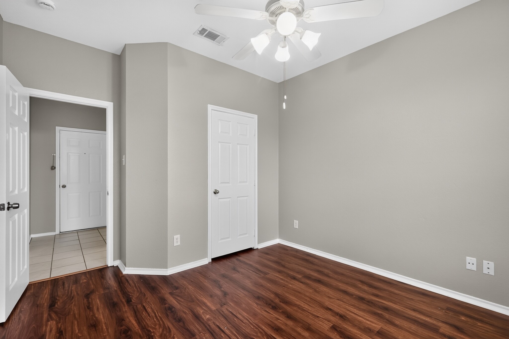 Building Photo - 217 Pinewood Trl