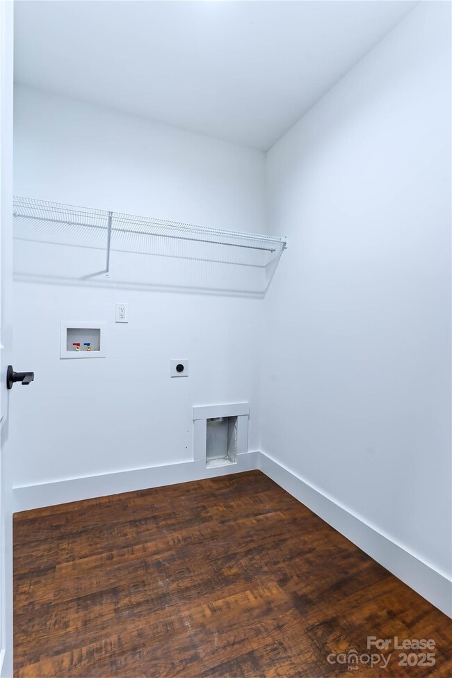 Building Photo - 931 N Granard St