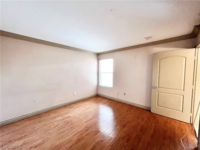 Building Photo - 1150 N Buffalo Dr