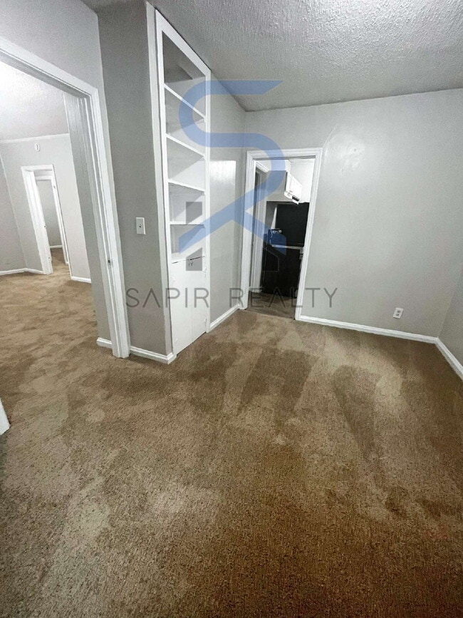 Building Photo - Move in before October 15th and get $100 O...