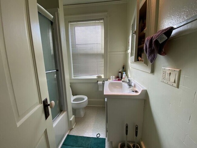 Building Photo - $1,400 | 2 Bedroom, 1 Bathroom Duplex | No Pets | Available for an August 12th, 2026 Move In!