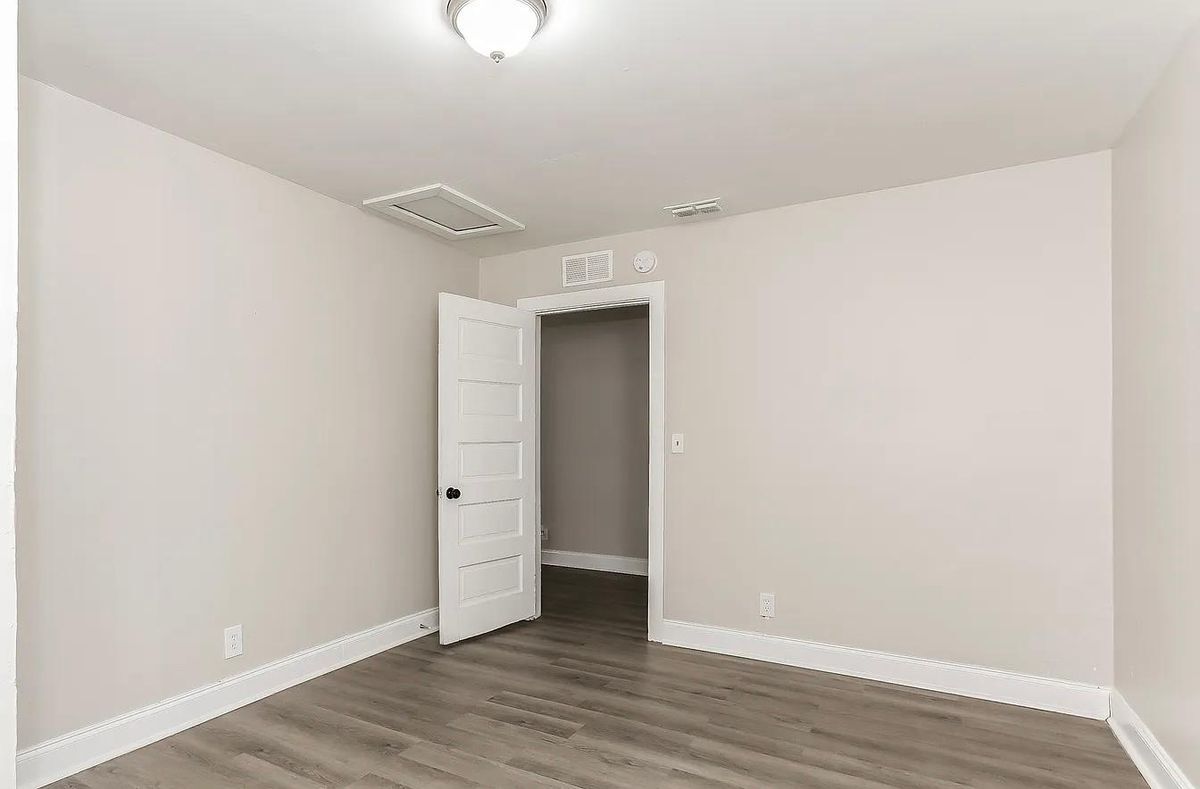 Building Photo - 1012 NE 2nd Ave