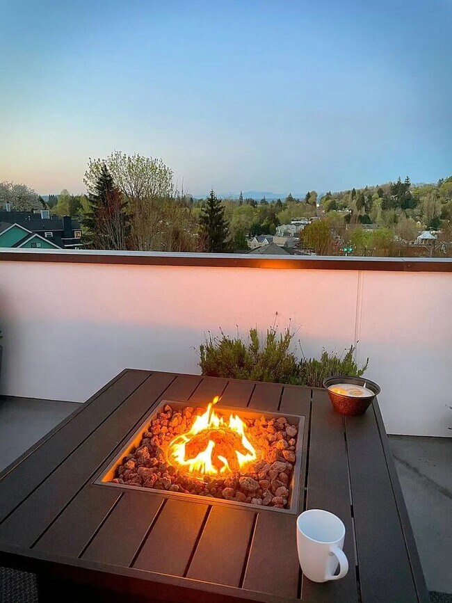 Building Photo - Beatiful 2 bed/ 2 bath townhome in Madison...