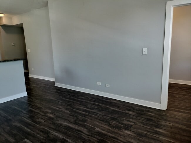 Building Photo - 1943 W 48th St