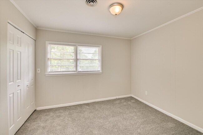 Building Photo - 2701 Deen Ave