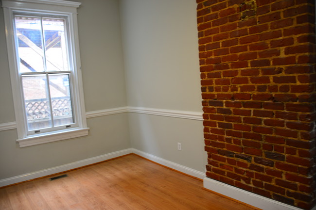 Beautiful bedroom - 2329 W Grace St