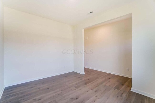 Building Photo - 852 Sunny Vale Dr