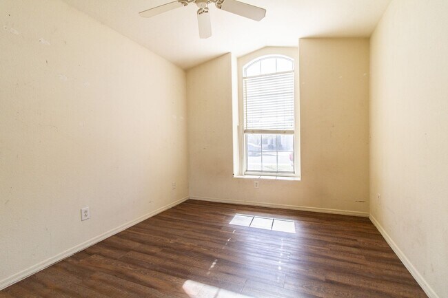 Building Photo - Lovely 3 bedroom home in great location!