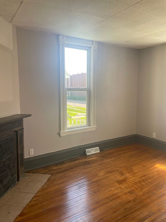 Building Photo - 2219 5th Ave S