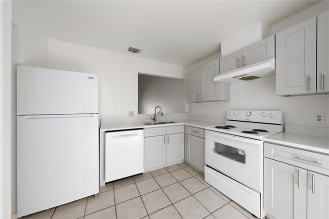 Building Photo - 126 Dahlia Village Cir