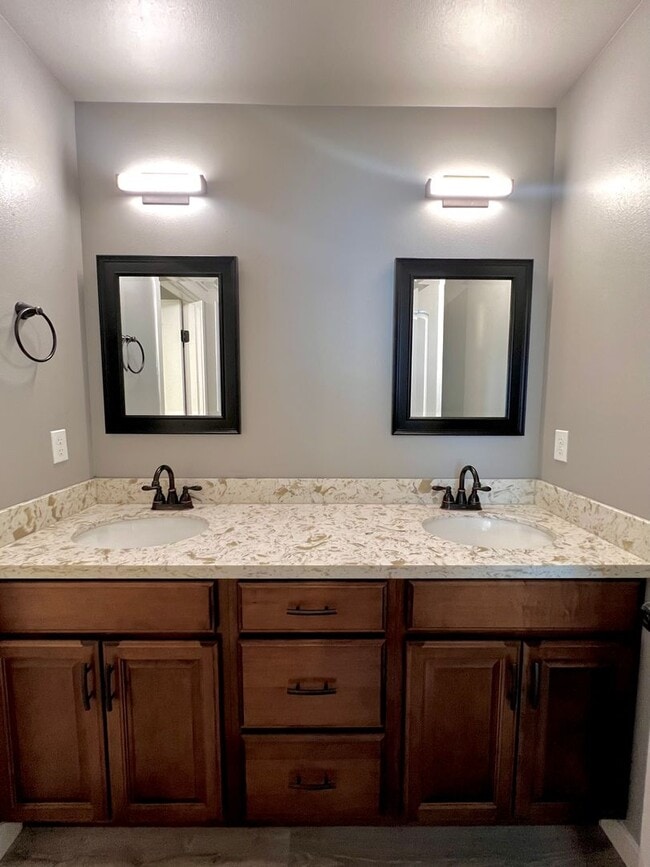 Building Photo - 7433 Saddlebrook Lp