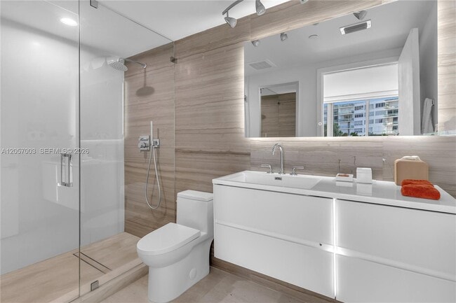 Building Photo - 1331 Brickell Bay Dr