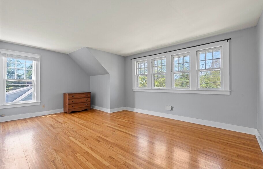 Building Photo - 114 Phelps Pl