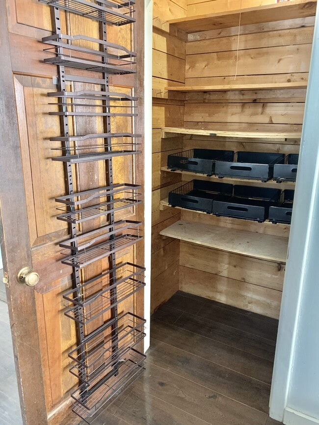 Building Photo - 855 Mann Hill Rd