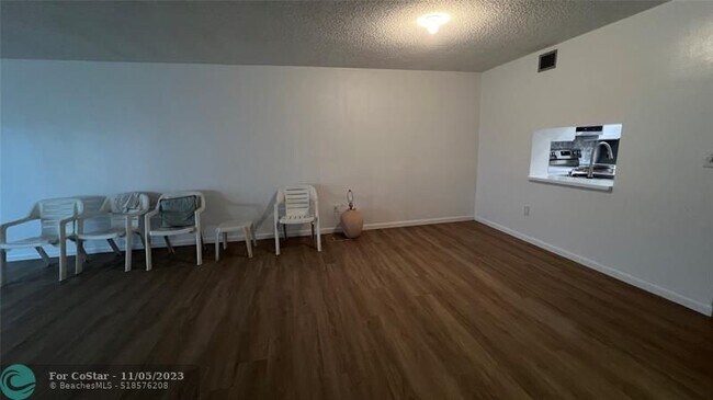 Building Photo - 16091 Blatt Blvd