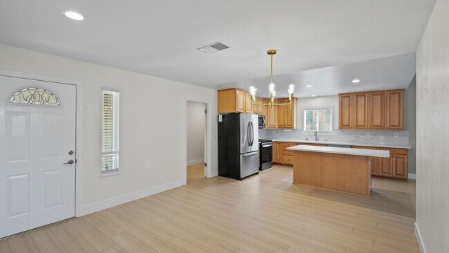 Building Photo - 3 Bedroom Home in Vacaville