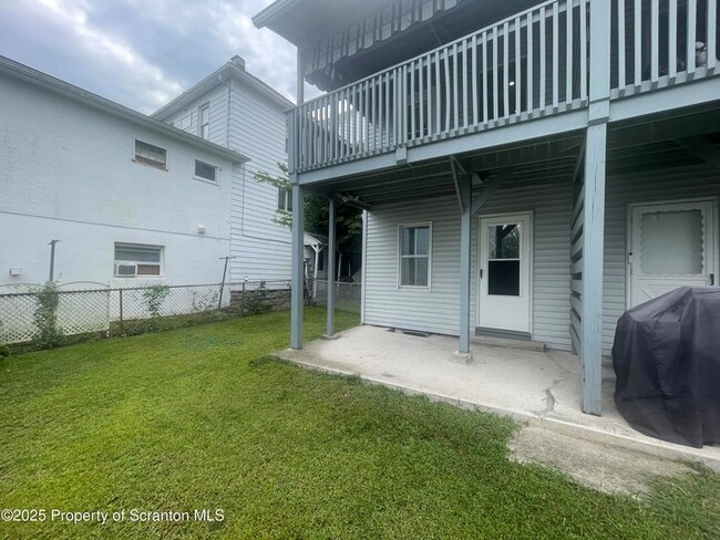 Building Photo - 608 N Sumner Ave