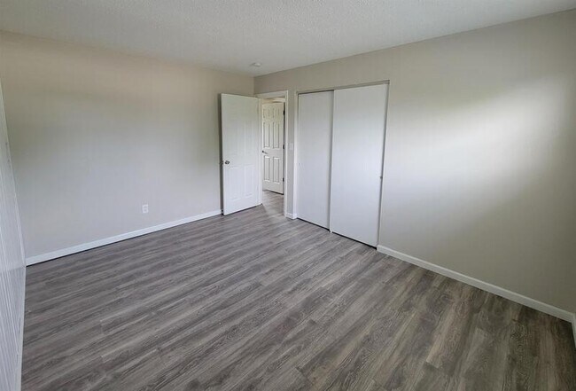 Building Photo - 3932 Silver Ridge Dr