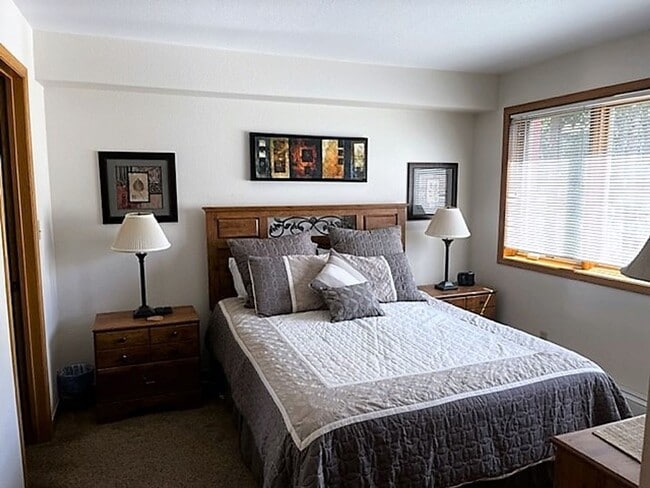Building Photo - Winter Seasonal Rental- Cinnamon Ridge III...