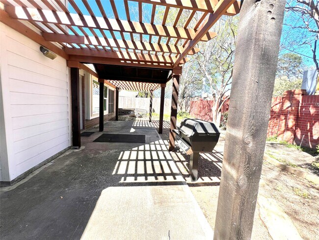 Building Photo - 5012 N Nelson Dr