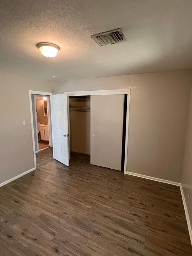 Building Photo - New Floors and Paint!!