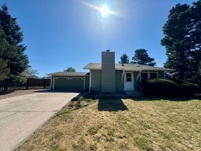 Building Photo - 4 Bedroom Home in Villa Loma-Available NOW