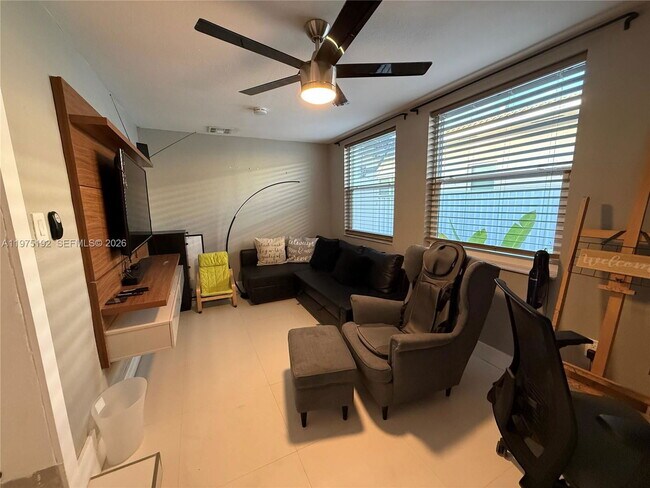 Building Photo - 4850 SW 4th St