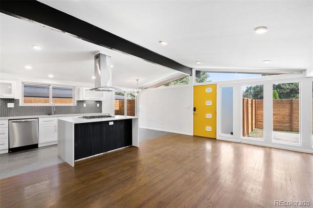 Building Photo - 2465 S Newton St