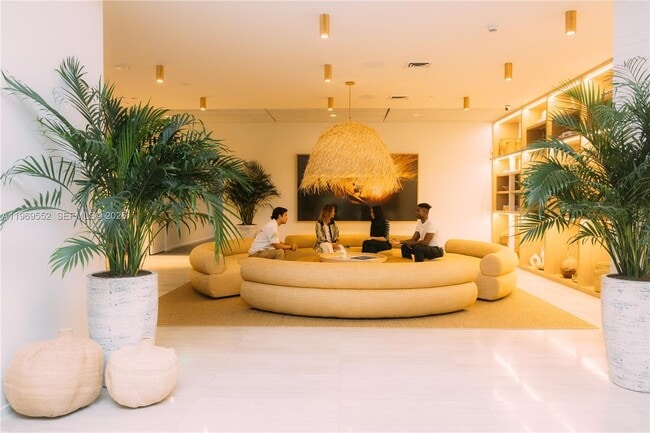 Building Photo - 221 SW 1st Ave