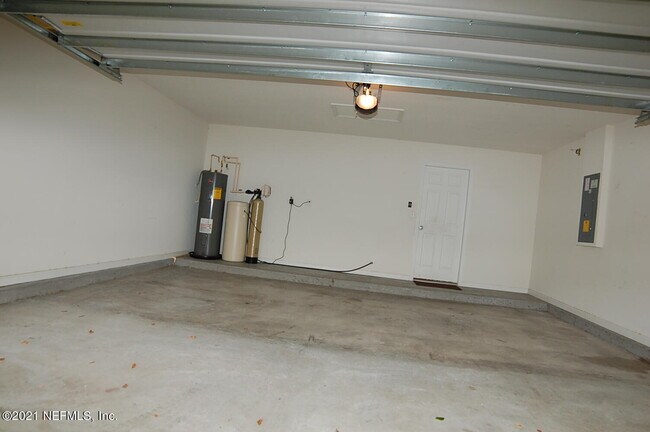 Building Photo - 9674 Wexford Chase Rd