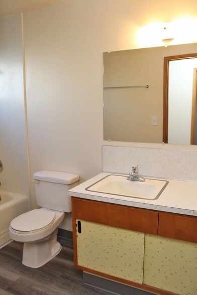 Building Photo - 930 SW Gibbs St