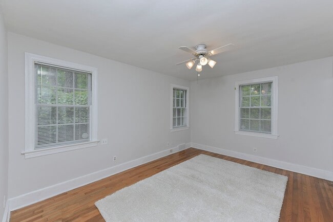 Building Photo - Charming 3 Bedroom, 2 Bath All-Brick Bungalow with Garage!