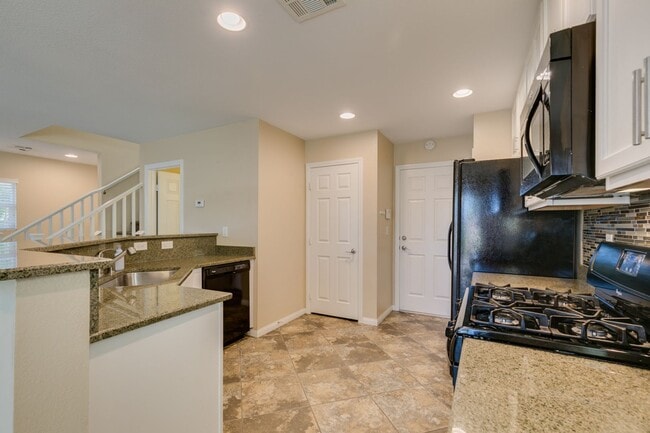 Building Photo - GORGEOUS HOME WITH TONS OF UPGRADES*MOUNTA...