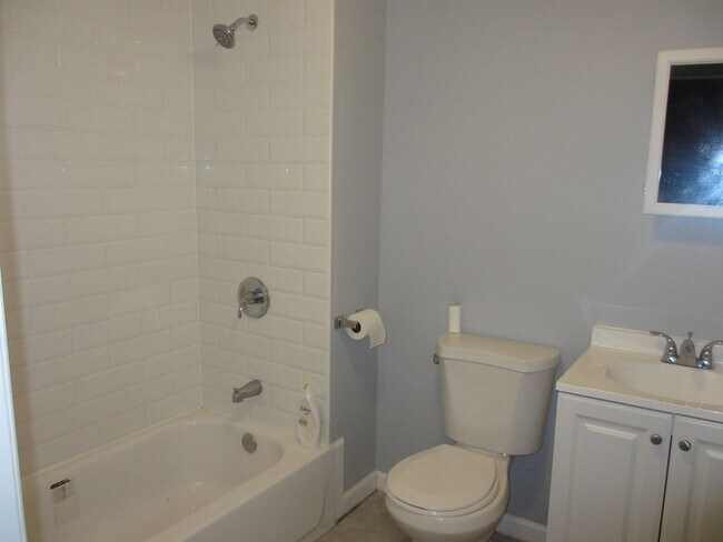 Building Photo - 585 Bramhall Ave