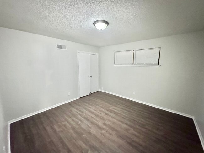 Building Photo - 4079 Forest View Dr