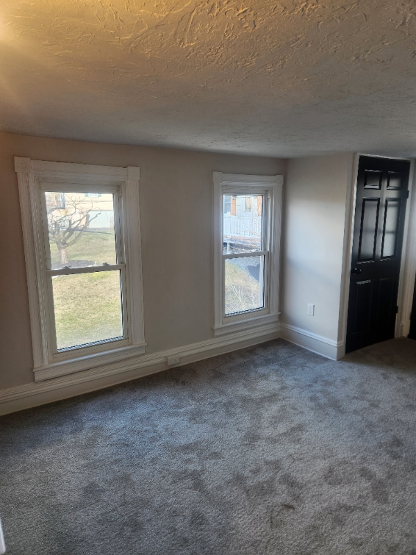 Building Photo - 145 N Main St