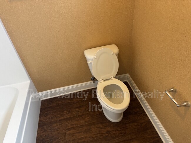 Building Photo - 7071 Lake Joanne Dr