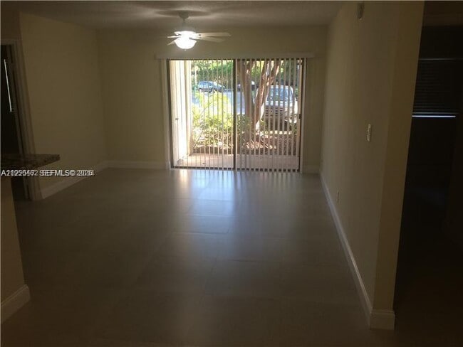 Building Photo - 650 S Park Rd