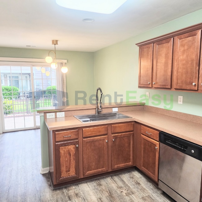 Building Photo - 2250 Humphreys Dr