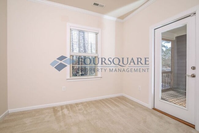 Building Photo - Elegant 3-Bed Townhome , Screened Porch & 2-Car Garage – Prime Davis Drive Location