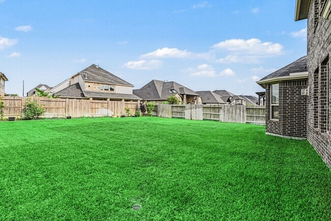 Building Photo - 2107 Brooke Avery Dr