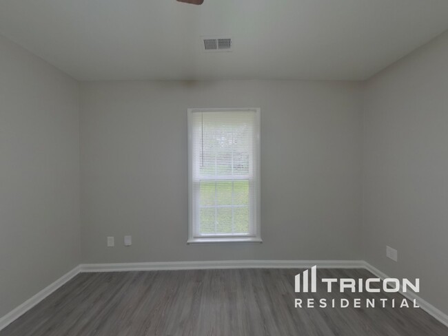 Building Photo - 5423 River Falls Dr