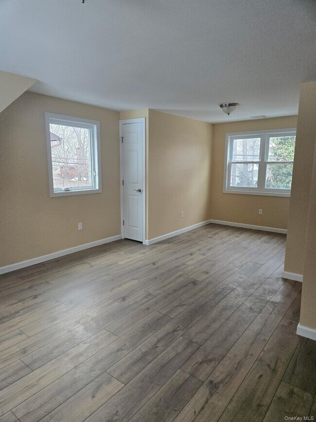 Building Photo - 128 Bayville Ave