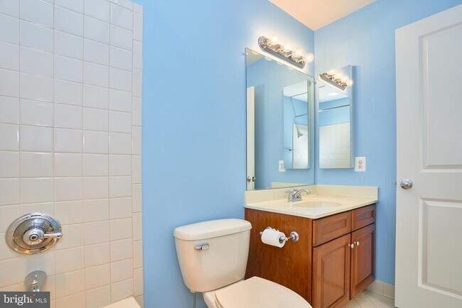 Building Photo - 41625 Broxbourne Terrace