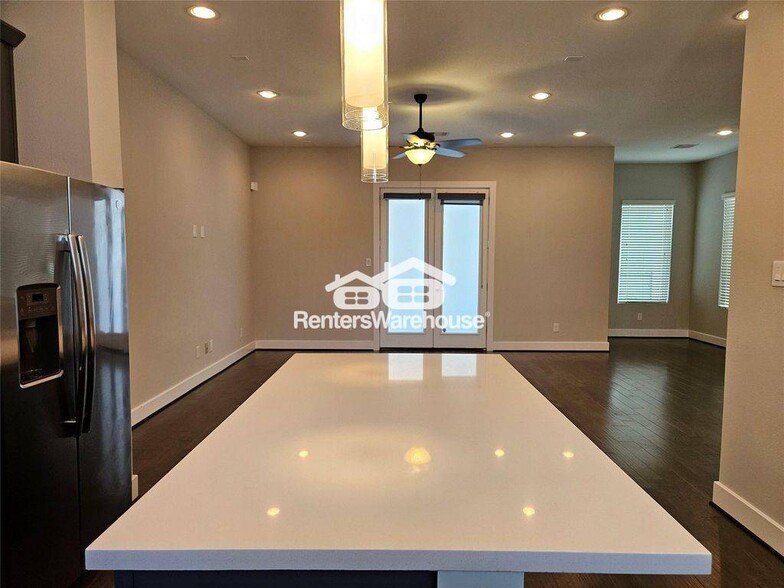 Building Photo - 2621 Hutchins St