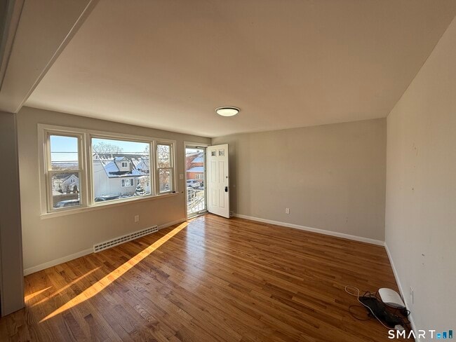 Building Photo - 132 Hillside Ave