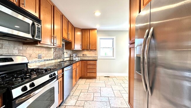 Building Photo - 4833 N Ozark Ave