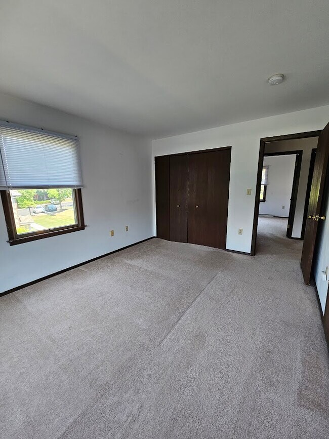 Building Photo - 915 Southgate Dr