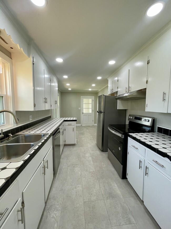 Building Photo - 63 Shelor Dr