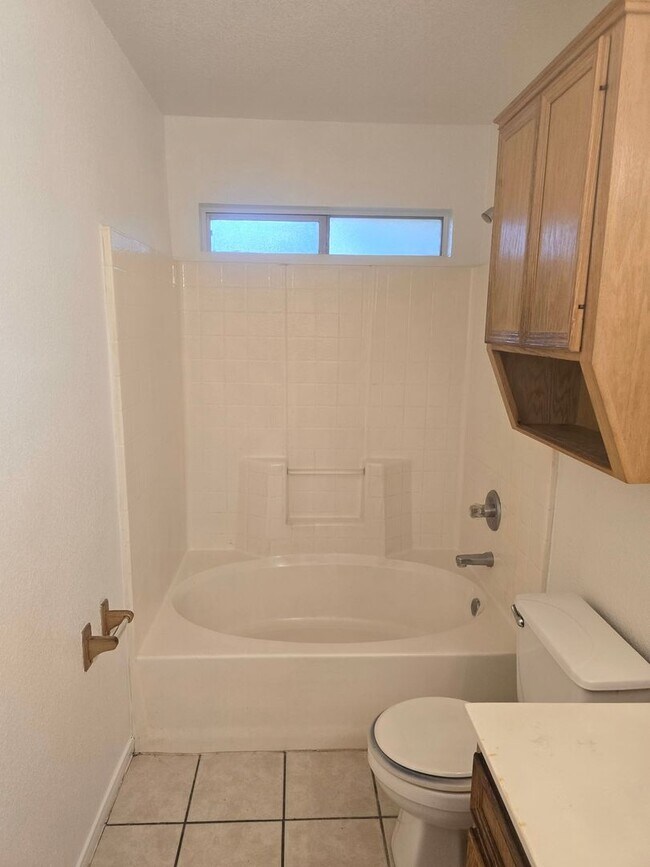 Building Photo - 1602 Van Zanten Dr